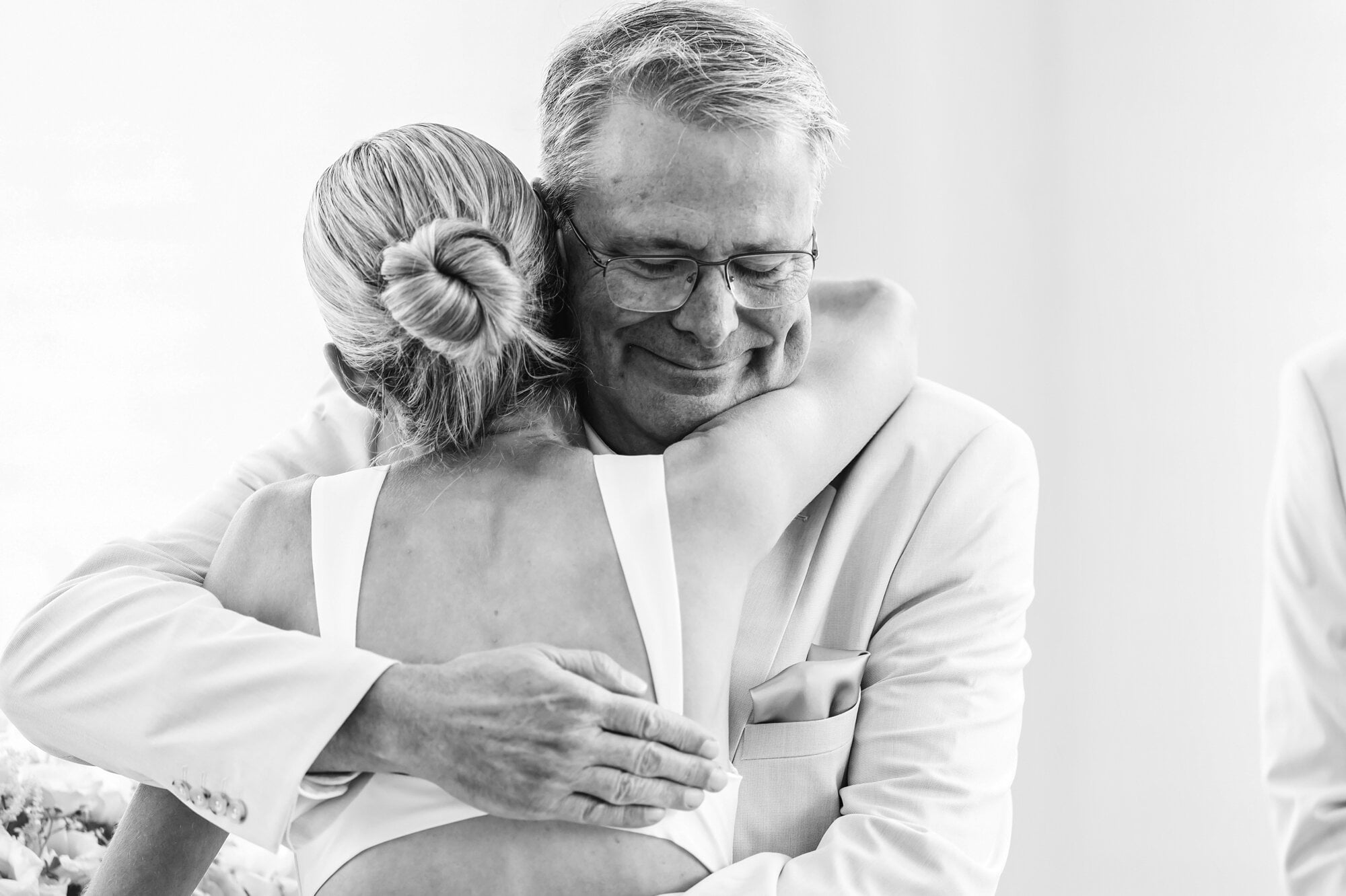 The bride and her father embrace during the first look photos in Minneapolis, Minnesota